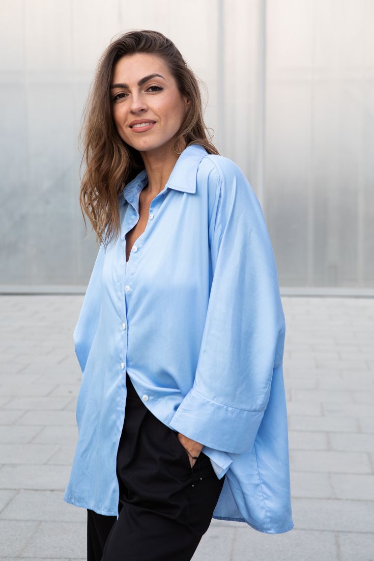 Oversized blue Stella Blouse Tencel | EMILIA OHRTMANN