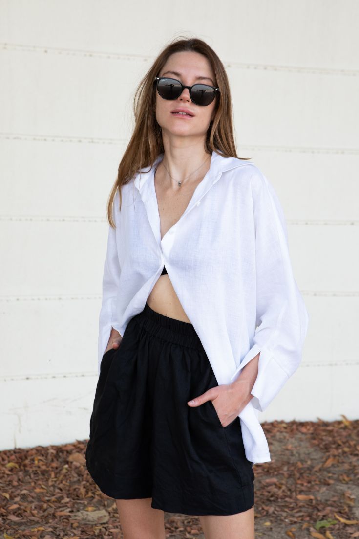 Black linen shorts Toni | EMILIA OHRTMANN